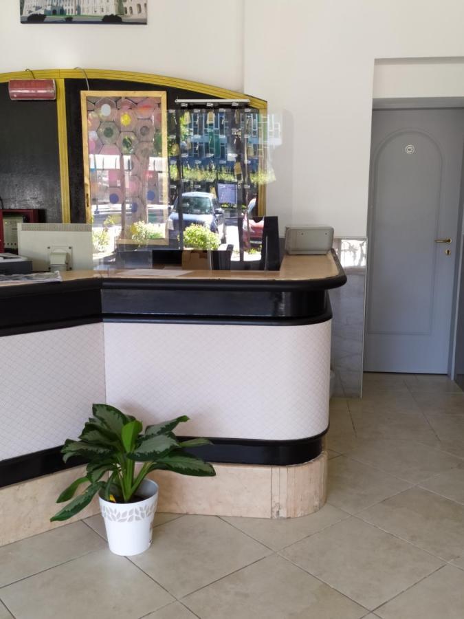 Hotel Madonna Del Pino แชร์เวีย ภายนอก รูปภาพ