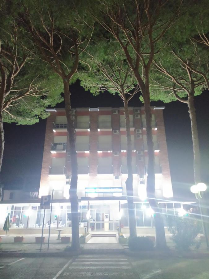 Hotel Madonna Del Pino แชร์เวีย ภายนอก รูปภาพ