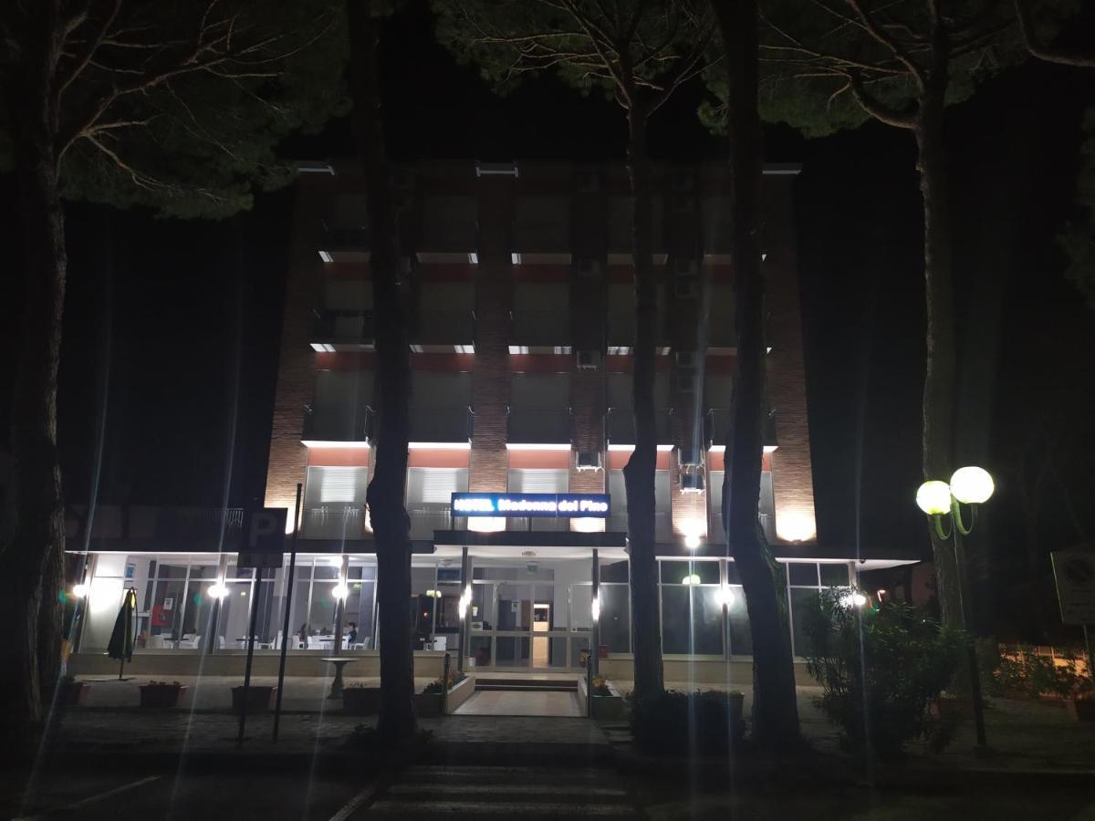 Hotel Madonna Del Pino แชร์เวีย ภายนอก รูปภาพ